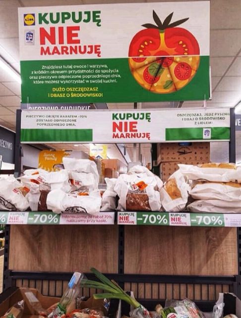 超市竟售過期食品，顧客為何紛紛點贊？背后的責任與創新